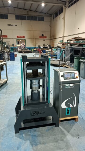 Otomatik Beton Pres Test Cihazı Dört Sütunlu